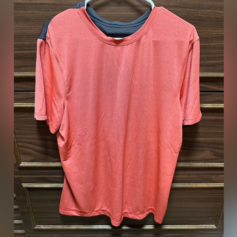 Lululemon Men’s Precision Tee P2P 22” Size Large